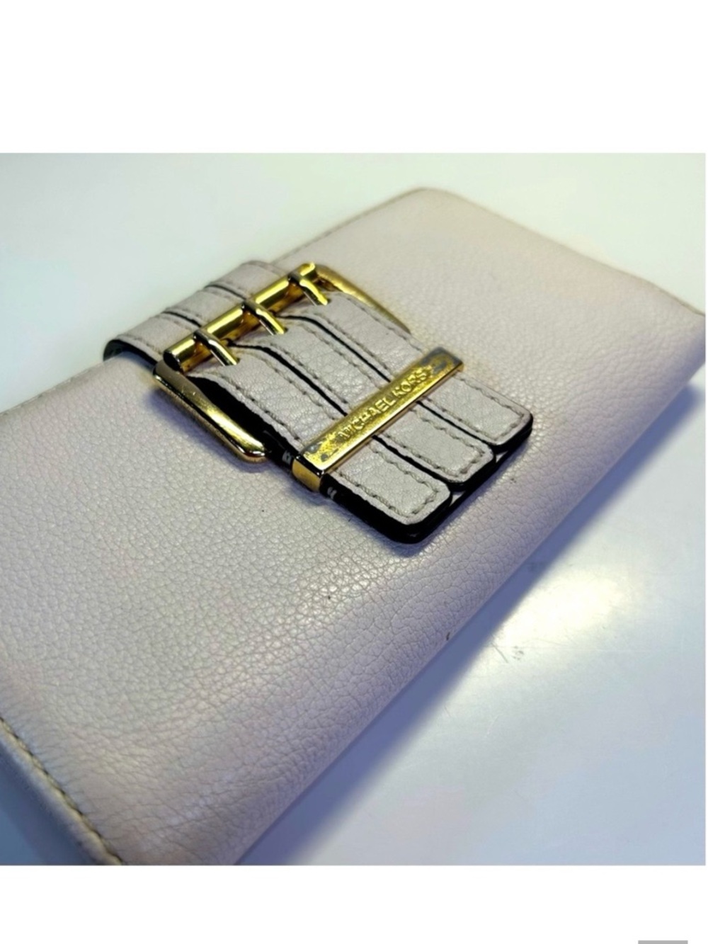 Michael Kors Gansevoort Cream Trifold Clutch Wallet. Double snap 3 buckle wallet